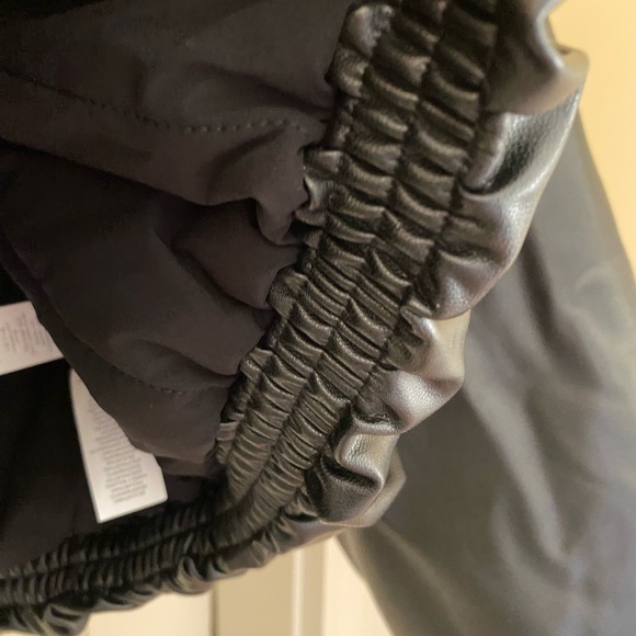 ALO Yoga Premier Bomber Jacket Black size Small - Picture 12 of 16